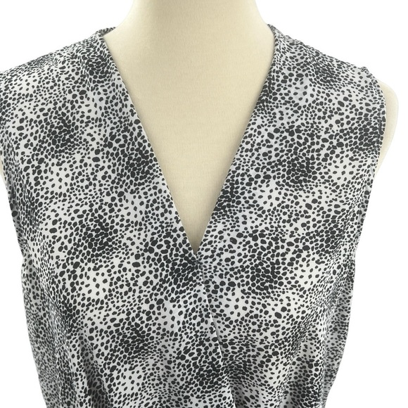 ADRIANNA PAPELL - SLEEVELESS FAUX WRAP TOP - Picture 3 of 8